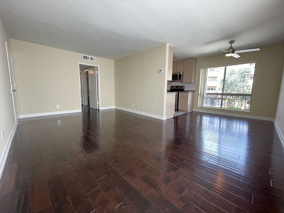 1st image of 1124 N Olive Dr