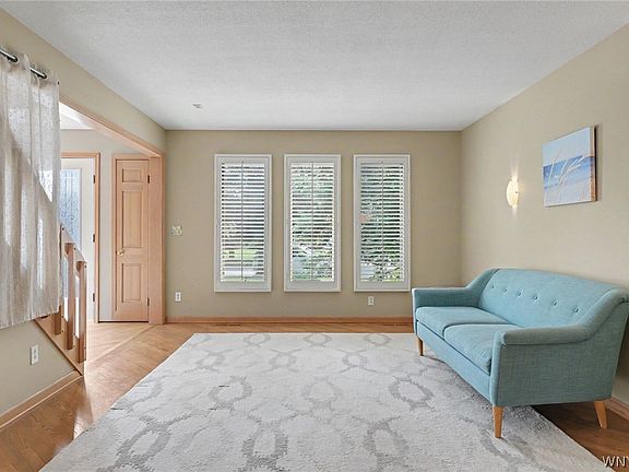 5th image of 32 Vassar Dr