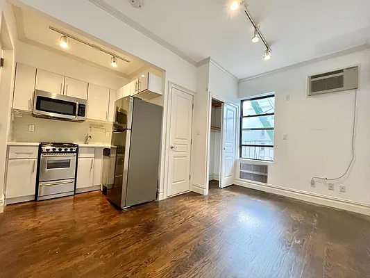 Rented by VRE | media 10