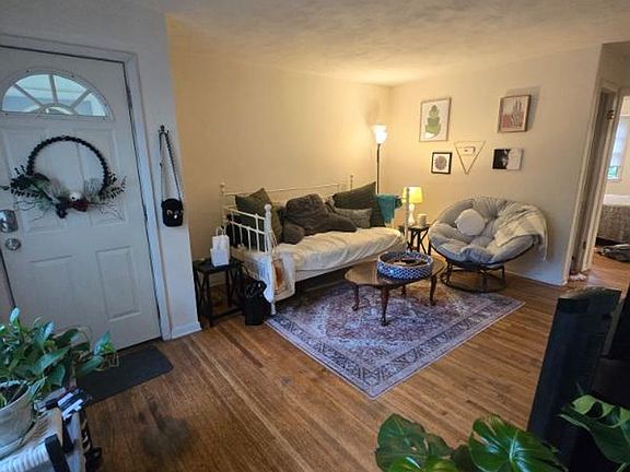 3rd image of 1309 Pearl Ave APT 102