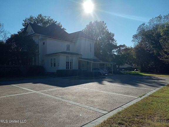 4th image of 207 E Percy St