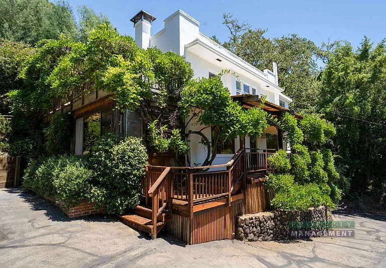 2 Ahrens Ln — Photo 1
