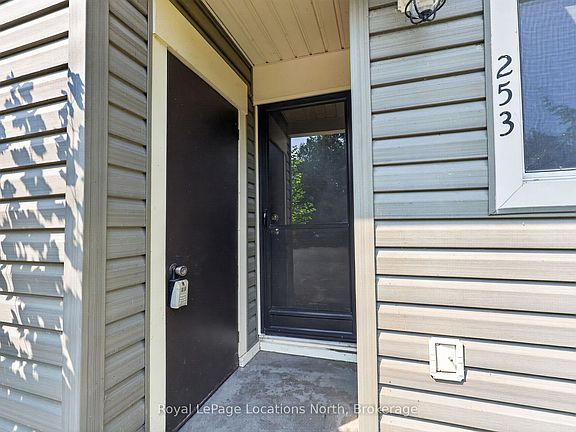 4th image of 13 Harbour St W #253