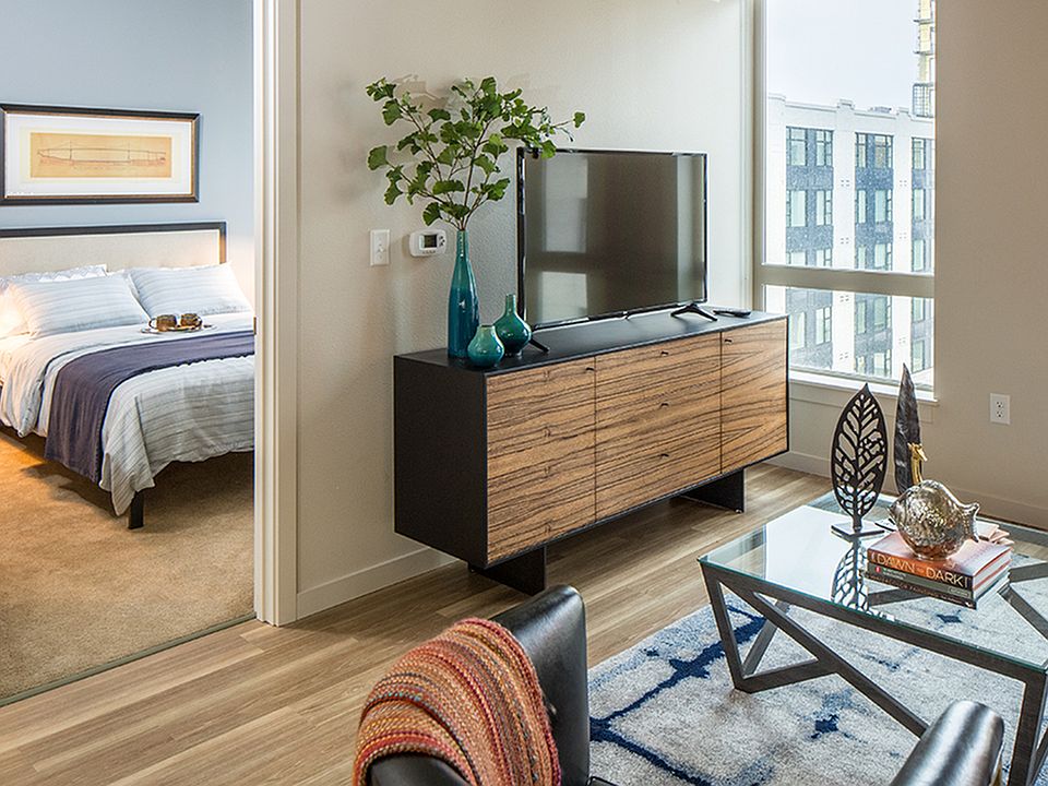 Luxurious studio, 1- , and 2-bedroom apartment homes