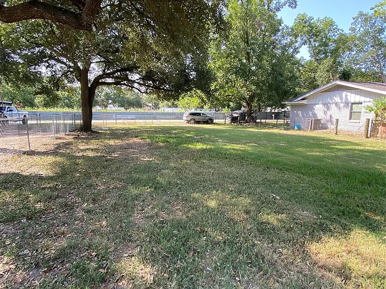 16202 Lee Way Dr — Photo 3
