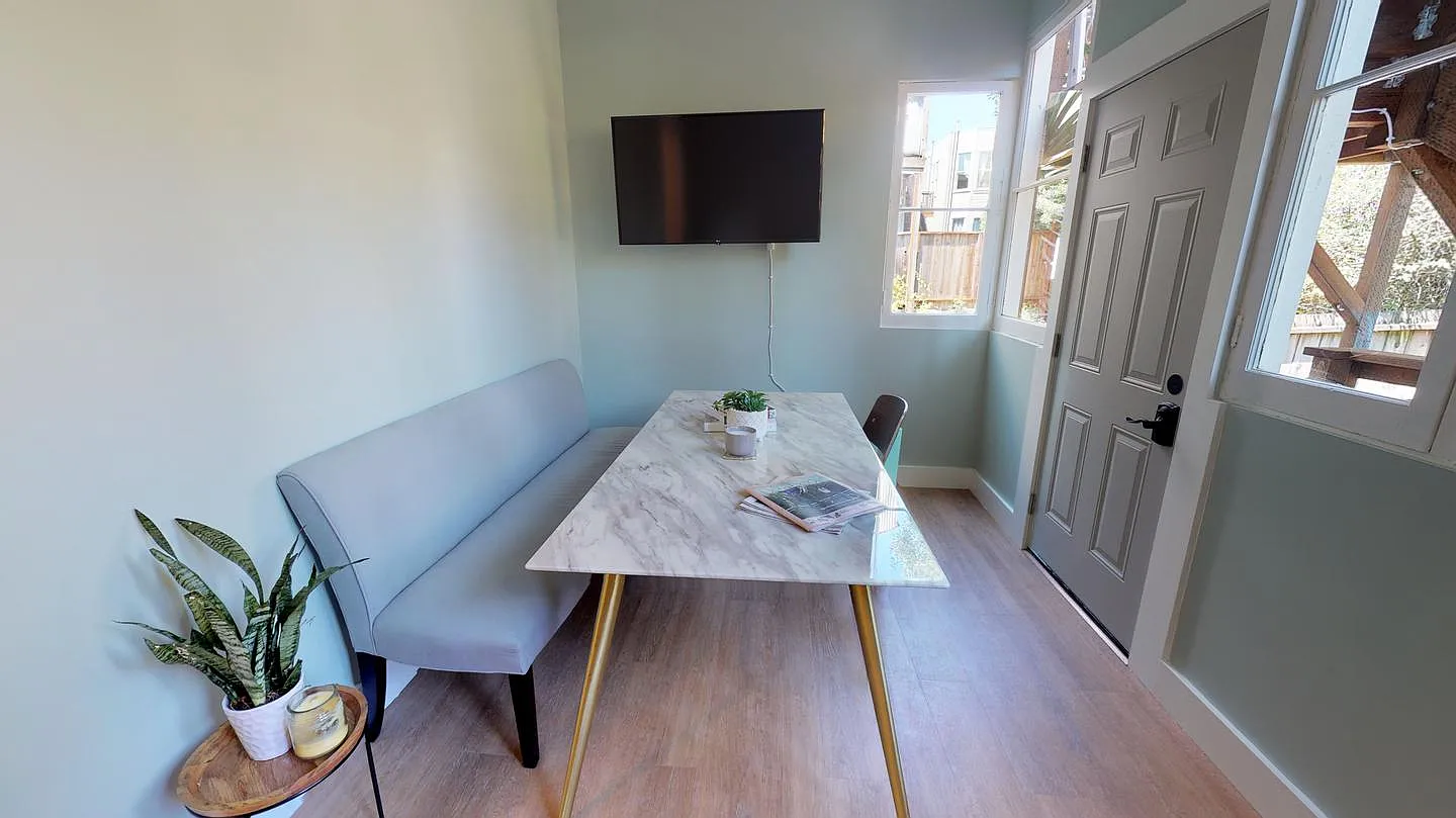 Elegant Alamo Square apartment with backyard — Photo 1