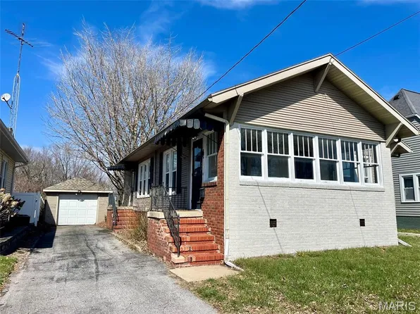 609 E Hauser St, Litchfield, IL 62056