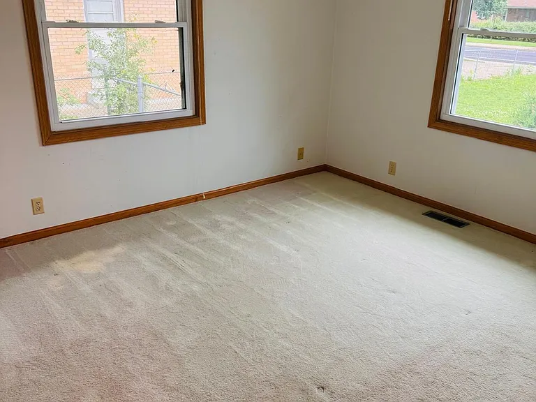 2919 W Rohmann Ave — Photo 9