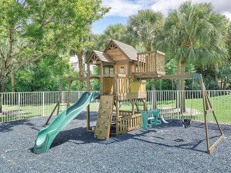 16129 Sierra Palms Dr — Photo 24