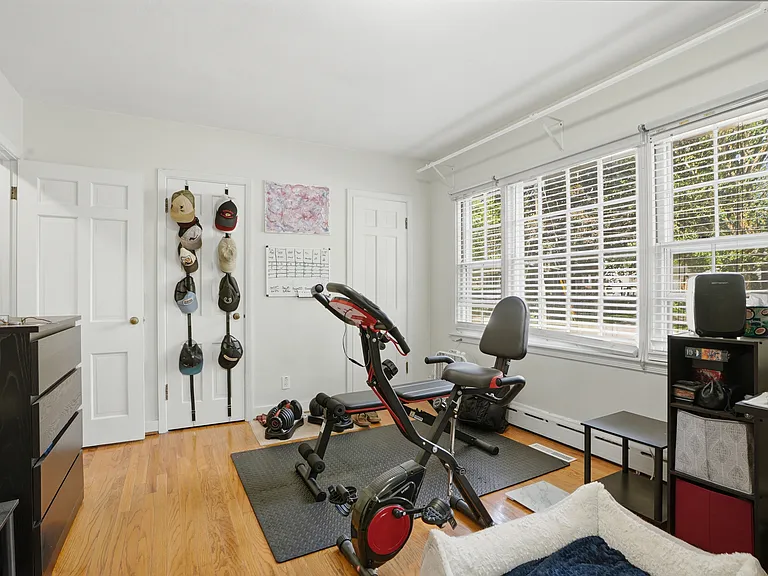 321 McLean St — Photo 30