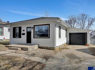 406 S 11th St, Beatrice, NE 68310