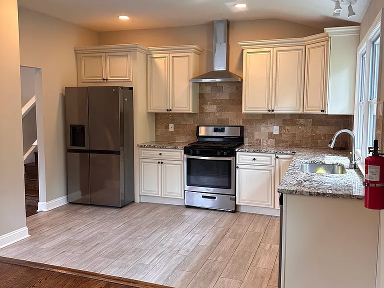 422 Howard Rd — Photo 9