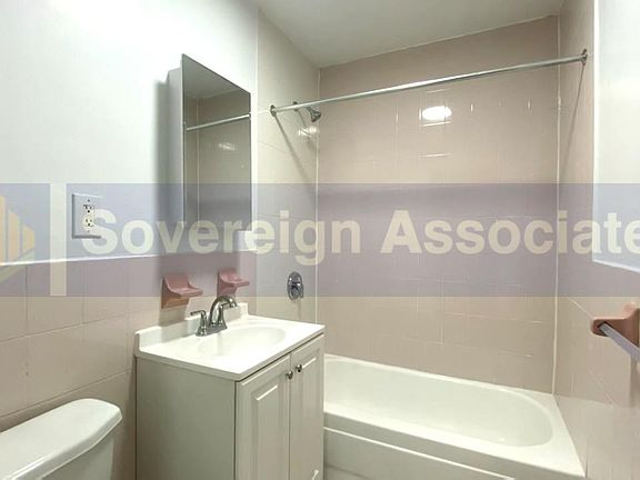 4th image of 49 Cooper St APT 1A