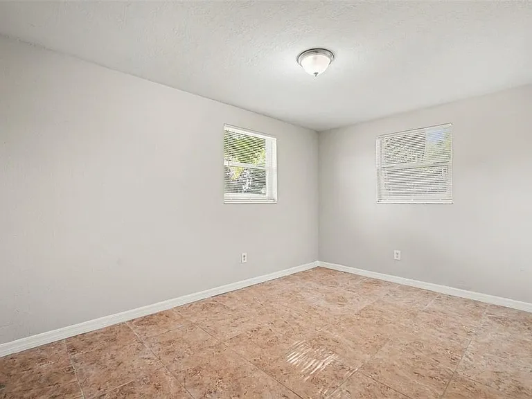 4923 S 82nd St — Photo 19