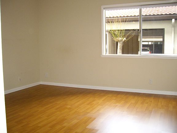 4th image of 1400 Bowe Ave