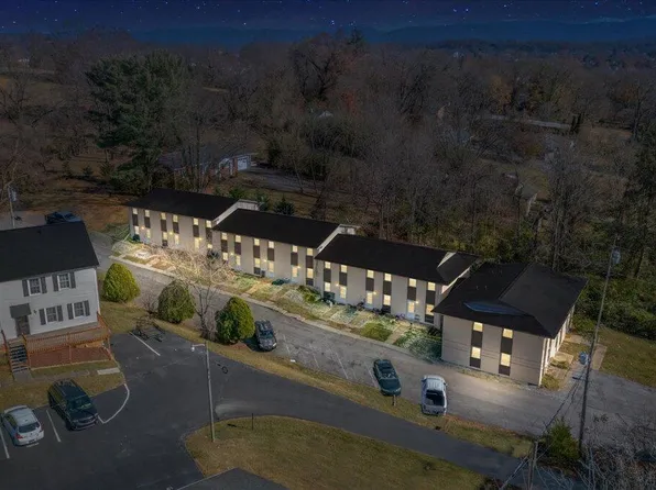 1308 Knob Creek Rd, Johnson City, TN 37604