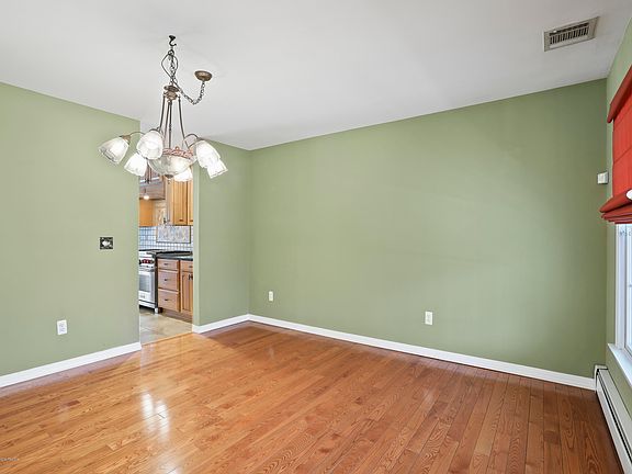 4th image of 215 Forge Rd