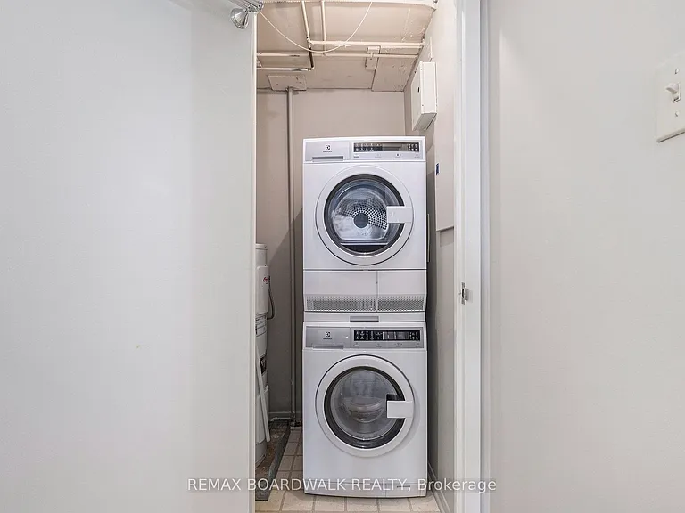 1025 Grenon Ave #210 — Photo 18