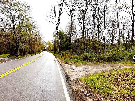 4th image of 547 White Oaks Road