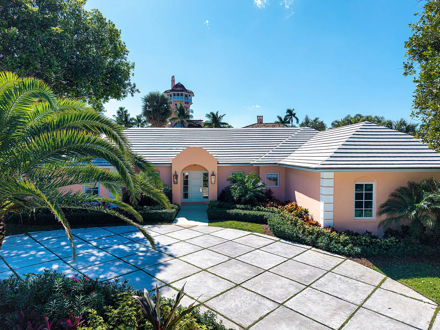 4 bed, 4.0 bath, 4072 sqft, $110,000 — Photo 3