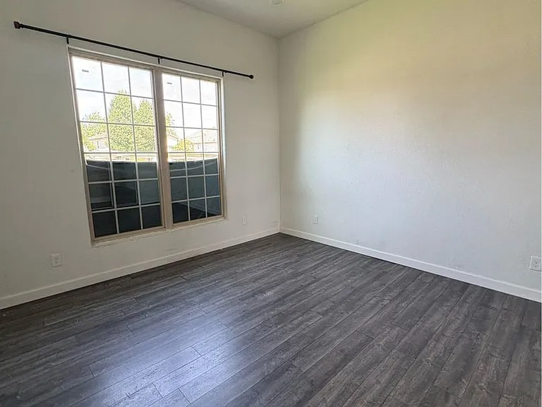 2409 S Willard Ave — Photo 7