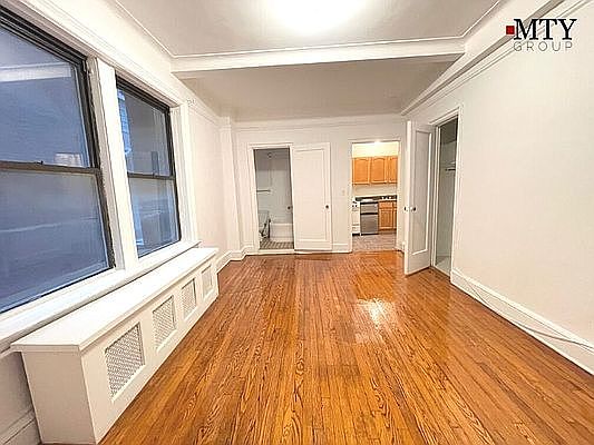 1st image of 155 E 52nd St APT 3H