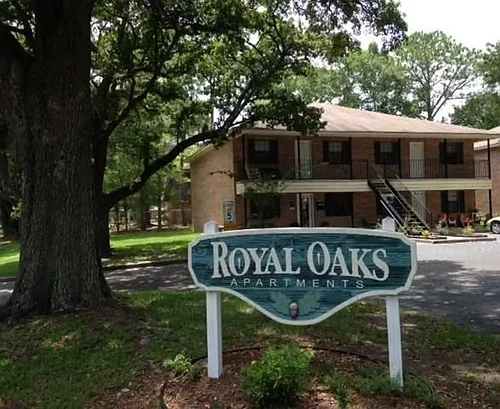 Royal Oaks Apts Photo 1