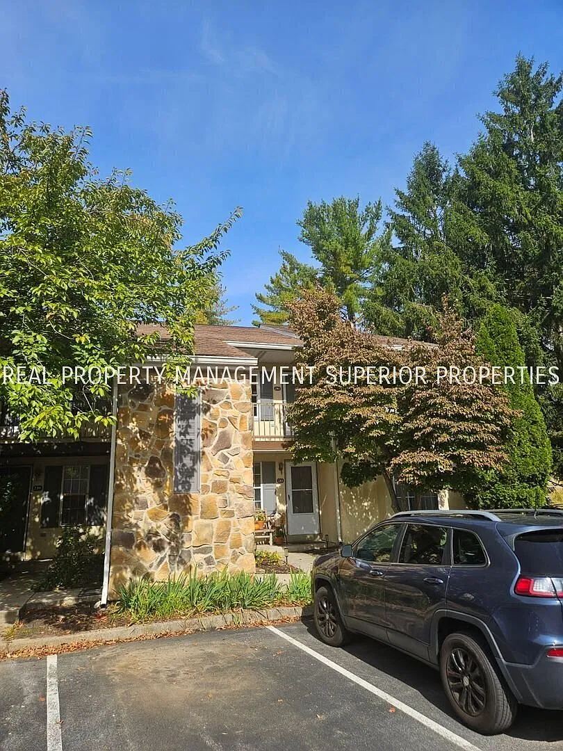 Spacious Chesterbrook Condo with Loft & Oversized Private Deck — Photo 2