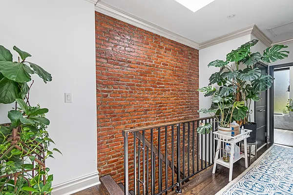 Sold by Hauseit LLC | media 9