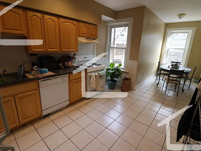15 Strathmore Rd #4 — Photo 12