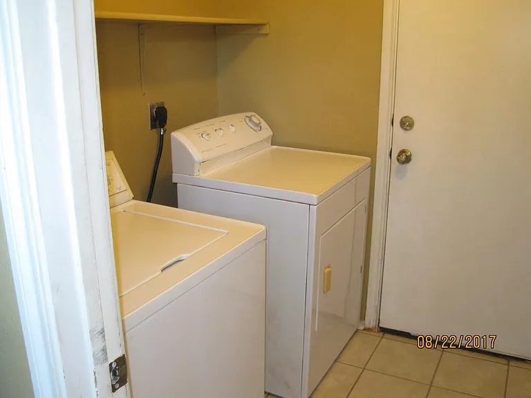 4911 Kenton Lake — Photo 6