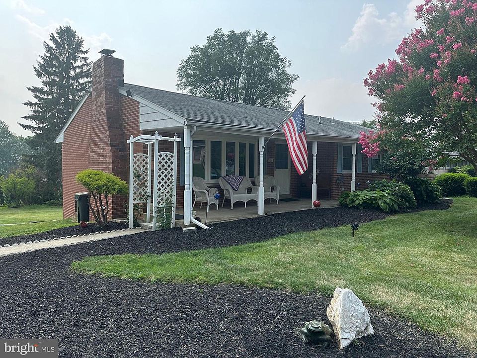 1st image of 214 Whittier Ln