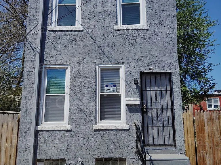 609 Henry St — Photo 2