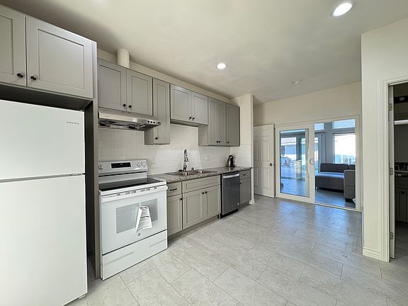3rd image of 525 W Woodcrest Ave #A