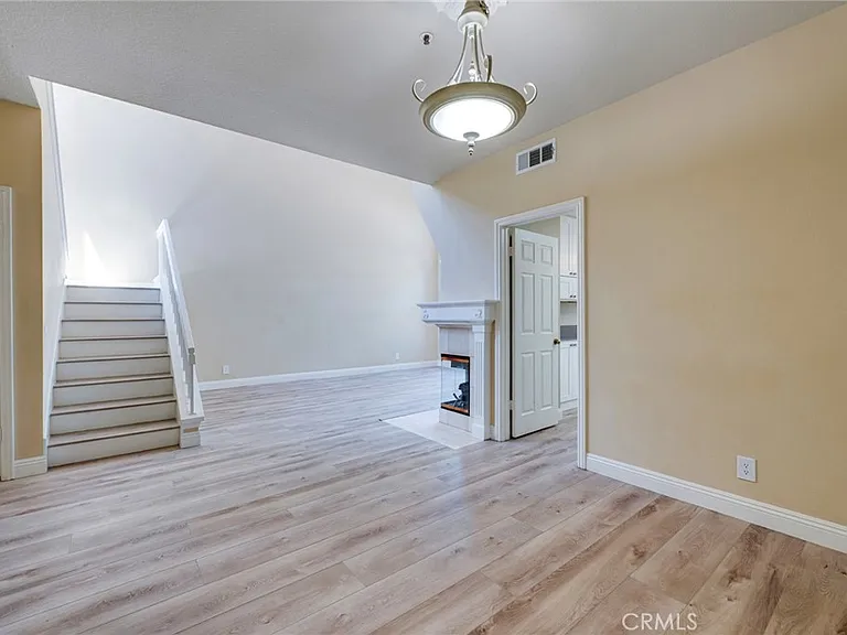 104 Cartier Aisle — Photo 18