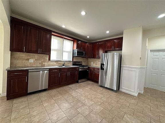 2nd image of 25 Smith St