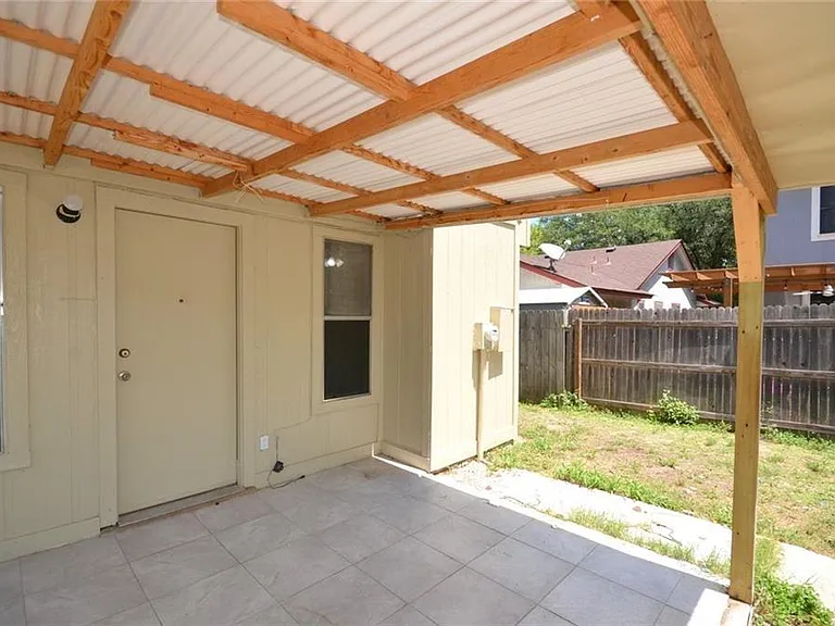 13903 Lothian Dr — Photo 32