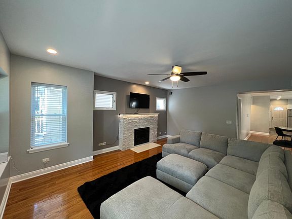 2nd image of 4124 N Whipple St APT 1