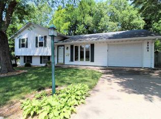 2101 Glenview Dr, Pekin, IL 61554