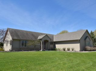 N74W28137 Trowbridge Trl, Hartland, WI 53029