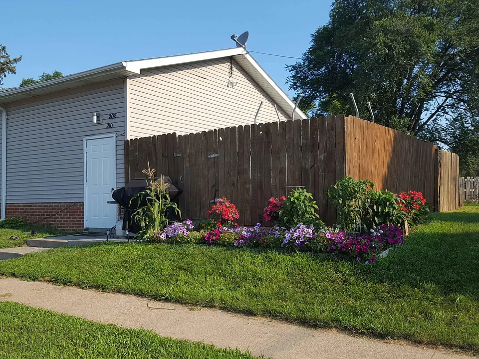 204 E 4th St #210