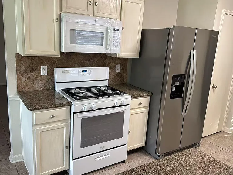 3910 Bridgebay Ln — Photo 12