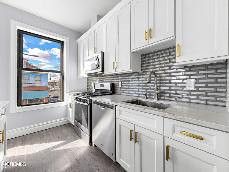 160 Monmouth St #2 — Photo 16