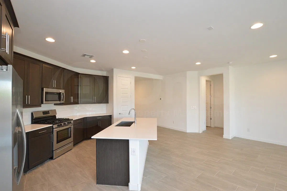 4 bed, 3.0 bath, 2248 sqft, $2,050 — Photo 4