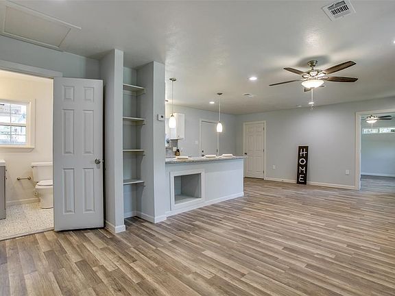 4th image of 701 Lakeland Ct