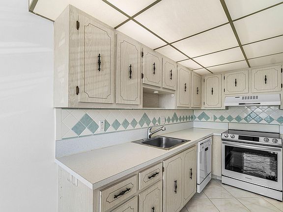 5th image of 2835 SW 13th Street #202