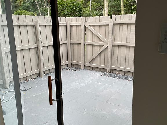 5th image of 9441 Palm Cir N #9441