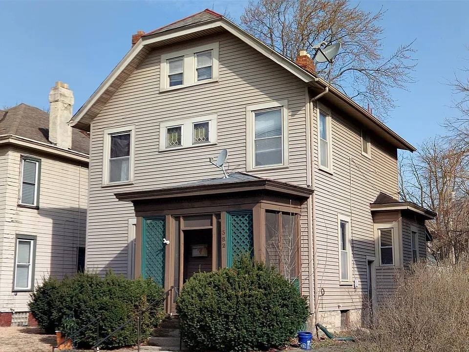 382 Wyandotte Ave