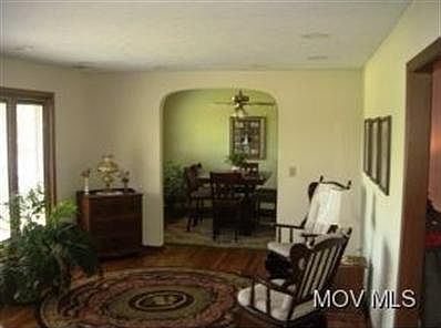 3rd image of 219 Pebble Dr