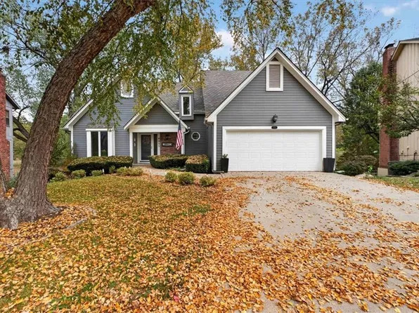 4011 NE Woodridge Dr, Lees Summit, MO 64064